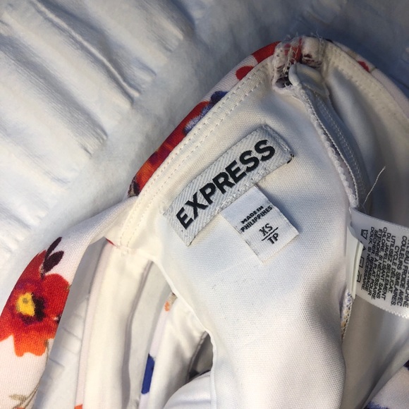 Express Floral Crop w/ Ladder Back Detail - Picture 4 of 4